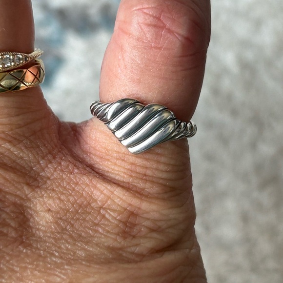 David Yurman Sculpted Cable Heart Pinky Ring - Silver,
Size 2.5 - Picture 4 of 8